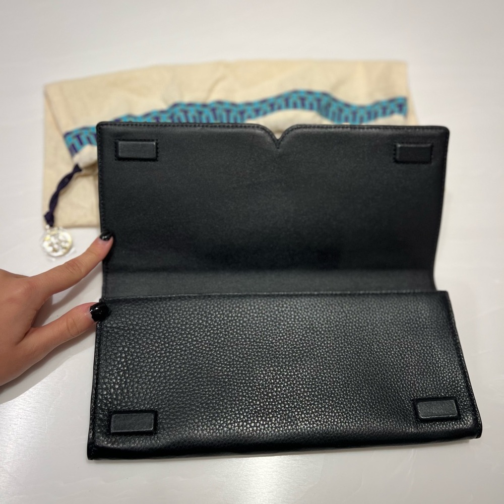 TORY BURCH CLUTCH - Picture 3 of 5